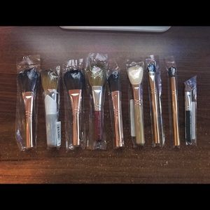 9 bare minerals bundle of brushes NWT